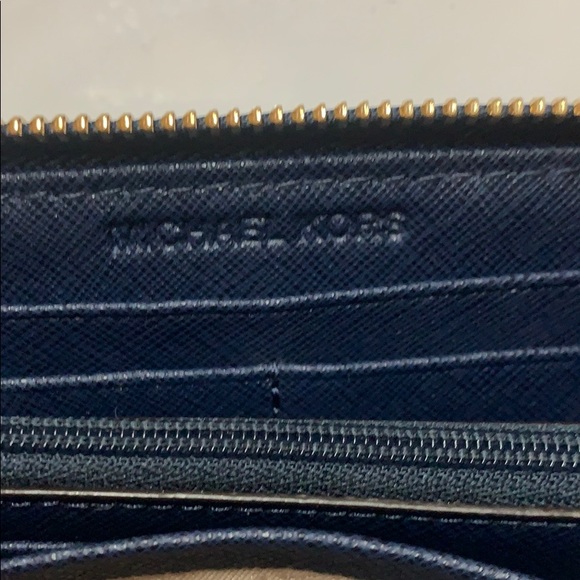 Michael Kors Navy Blue wallet | light use - Picture 4 of 4